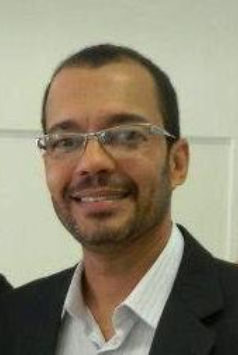 Dr. Marcos André